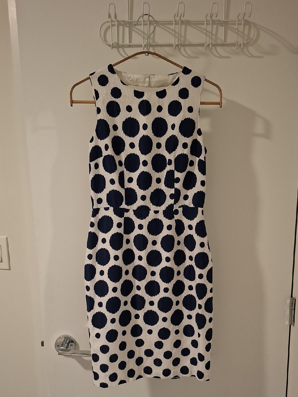 Muse Elegant White & Blue Polka Dot Sheath Dress w/ Back Cut-out (Size US 0)